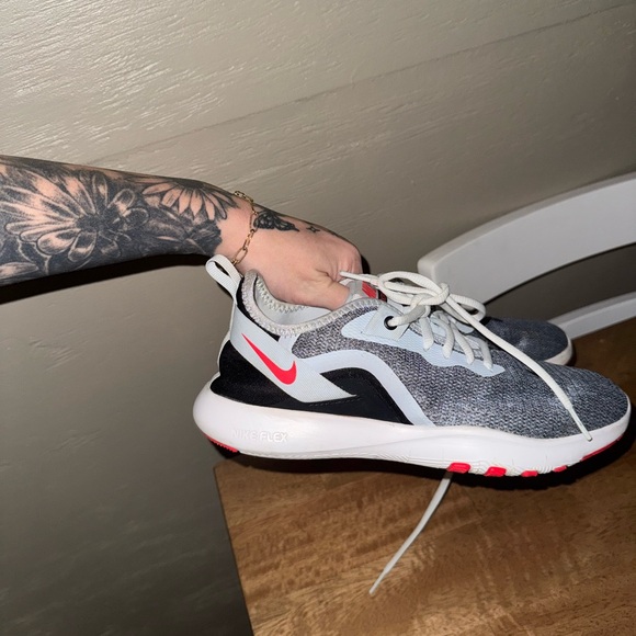 Women’s Nike - Picture 1 of 4